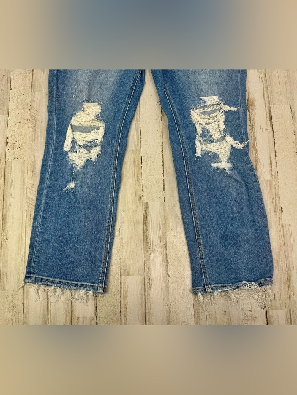 Mica Jeans Women's 31 (34x27) Light Wash Blue Distressed Raw Hem Stretch Crop - Picture 3 of 12